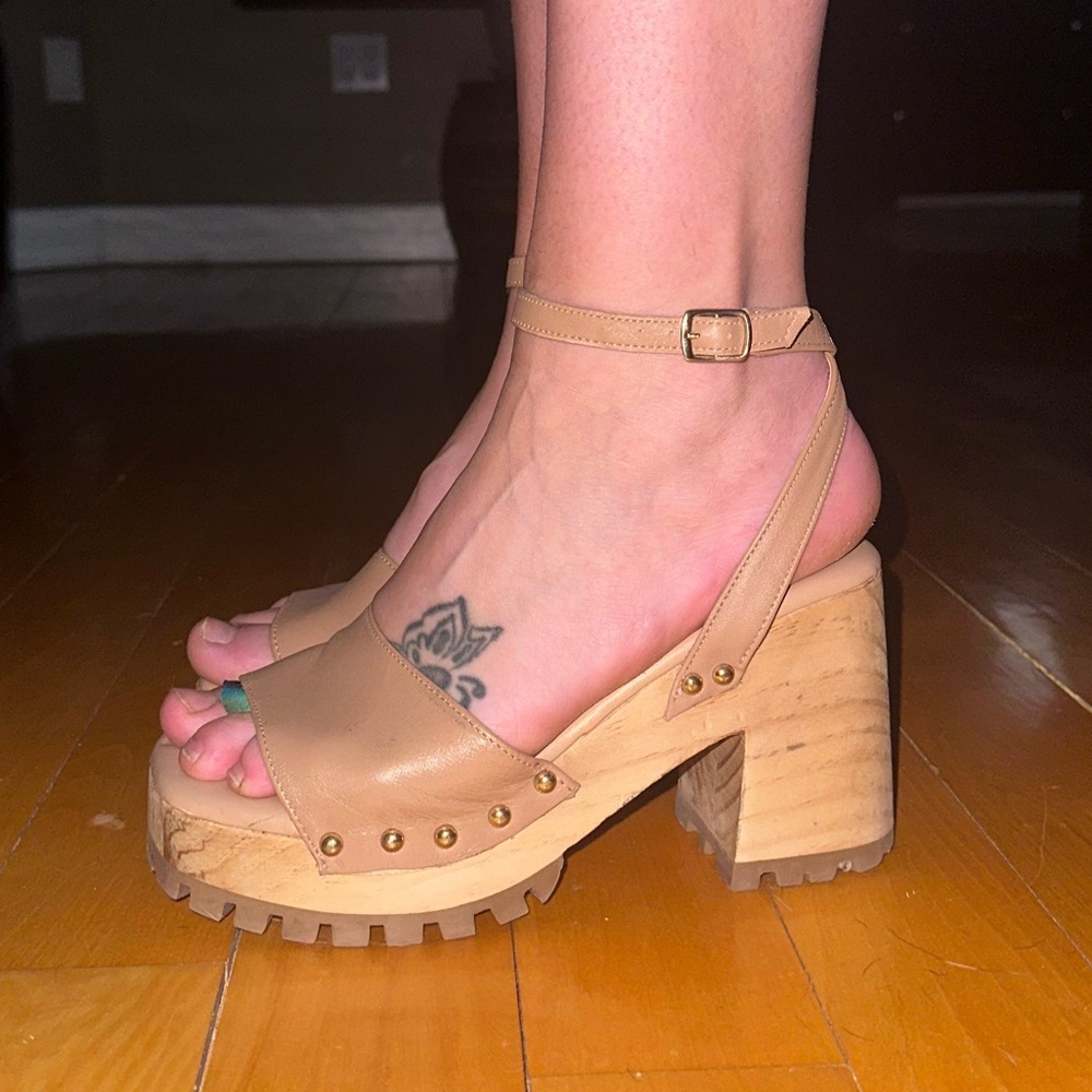 Steve Madden “Ocala” Leather Platform Sandals